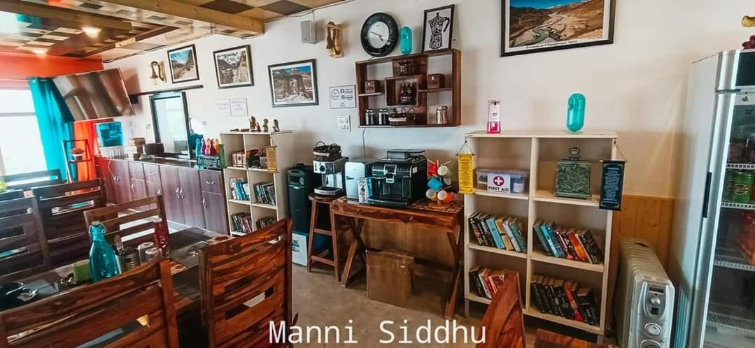 The Alpinist Cafe And Retreat 호텔 카자 외부 사진